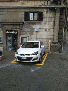 La postazione dei taxi in Piazza del Plebiscito 1